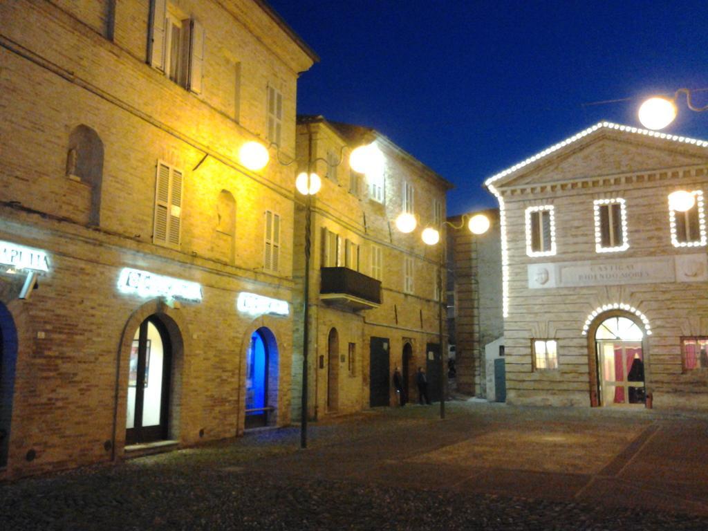 Apartment Largo Del Teatro Porto San Giorgio Luaran gambar